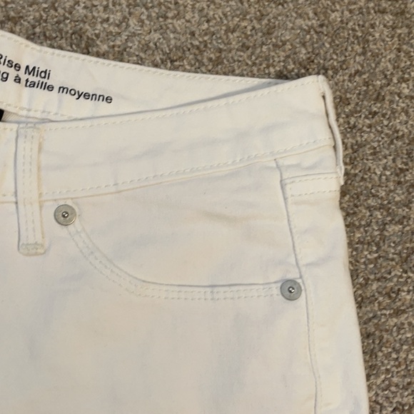 Mossimo Mid Rise White Cuffed Jean Shorts SZ 2 - Picture 2 of 9